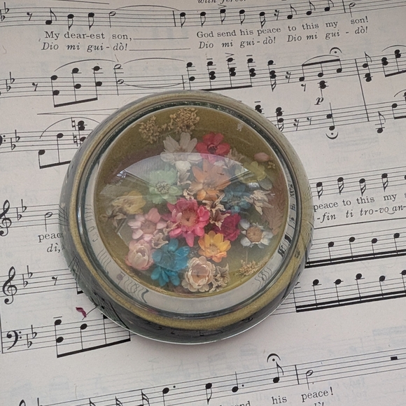 Floral Paperweight with Colorful Flowers - Picture 10 of 10